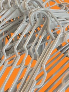 👗 65 White Plastic Clothes Hangers 👗